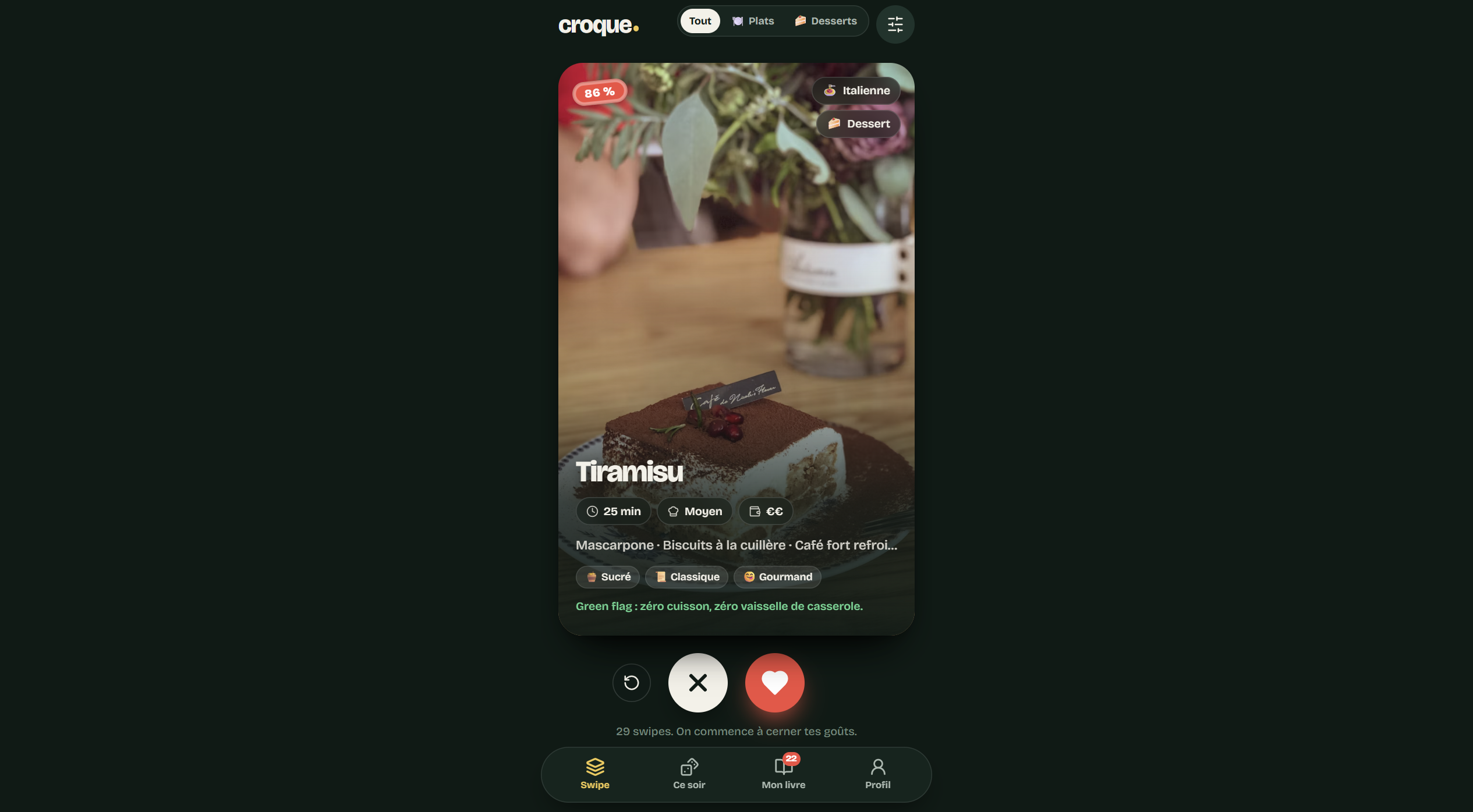 L'écran de swipe de Croque : une carte de recette plein écran avec un pourcentage de compatibilité et deux boutons, Nope et Miam